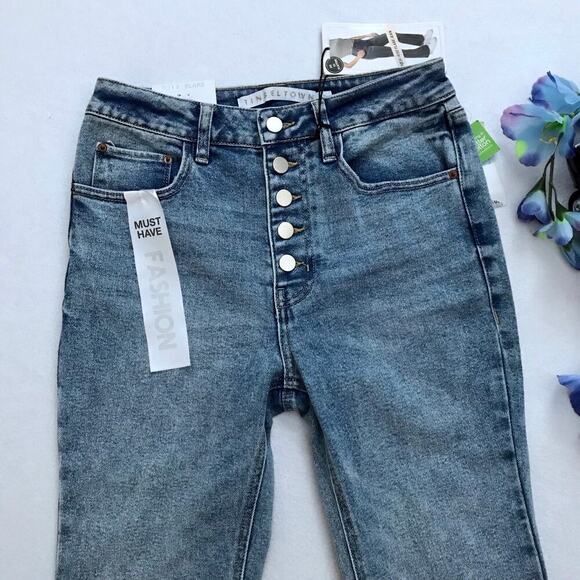 Tinseltown NWT High Rise Flare Jeans Juniors/Women Various - Picture 3 of 11